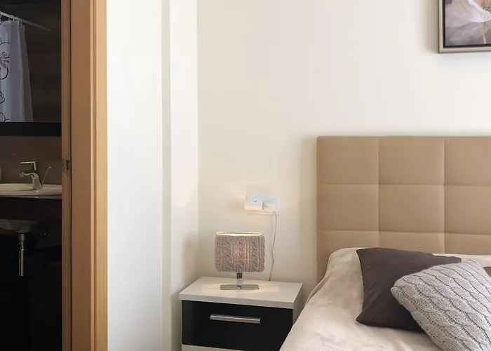 Apartment Atico De Jardines